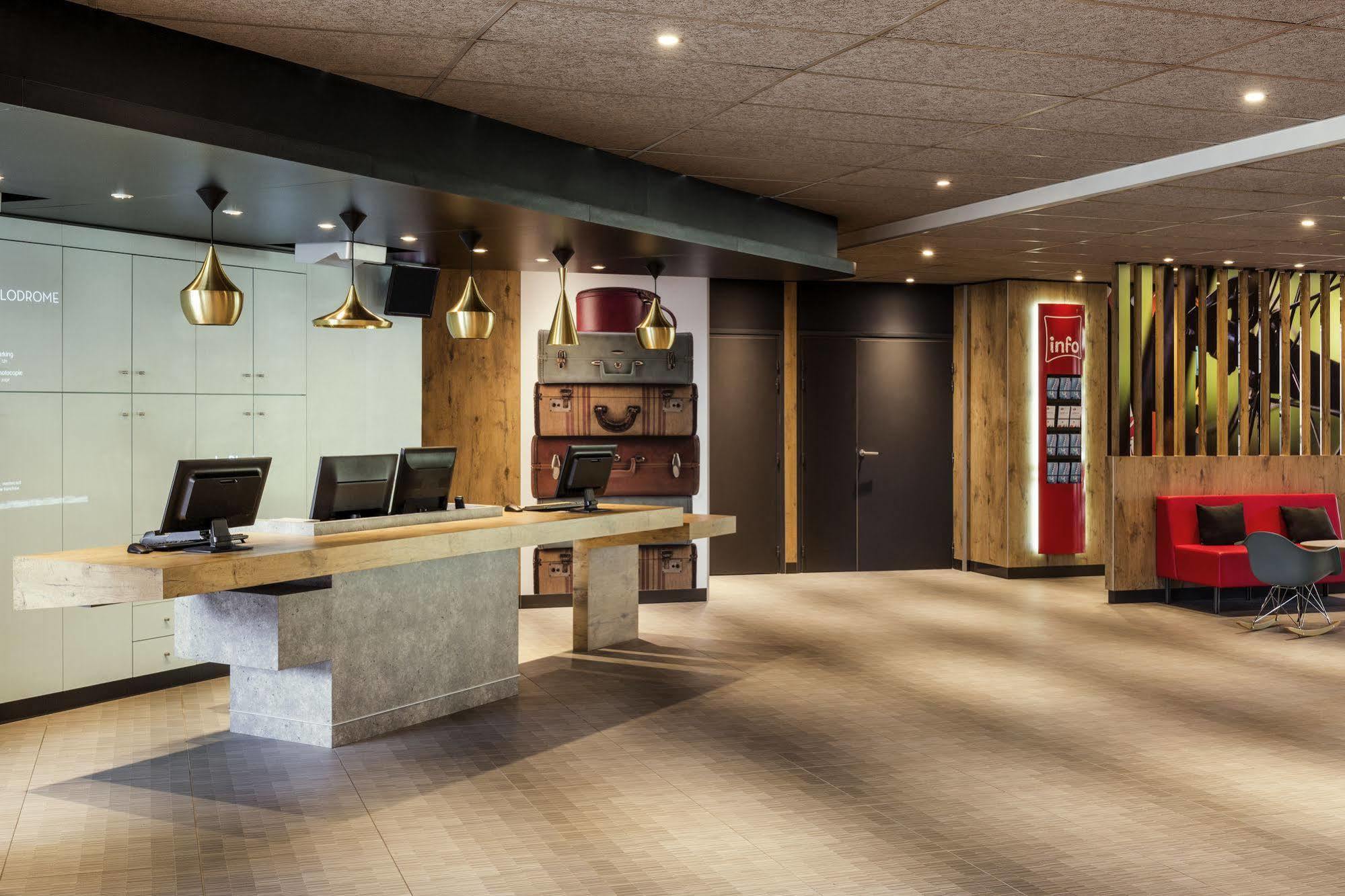 Ibis Saint Quentin En Yvelines - Velodrome Hotel Montigny-le-Bretonneux Exterior photo