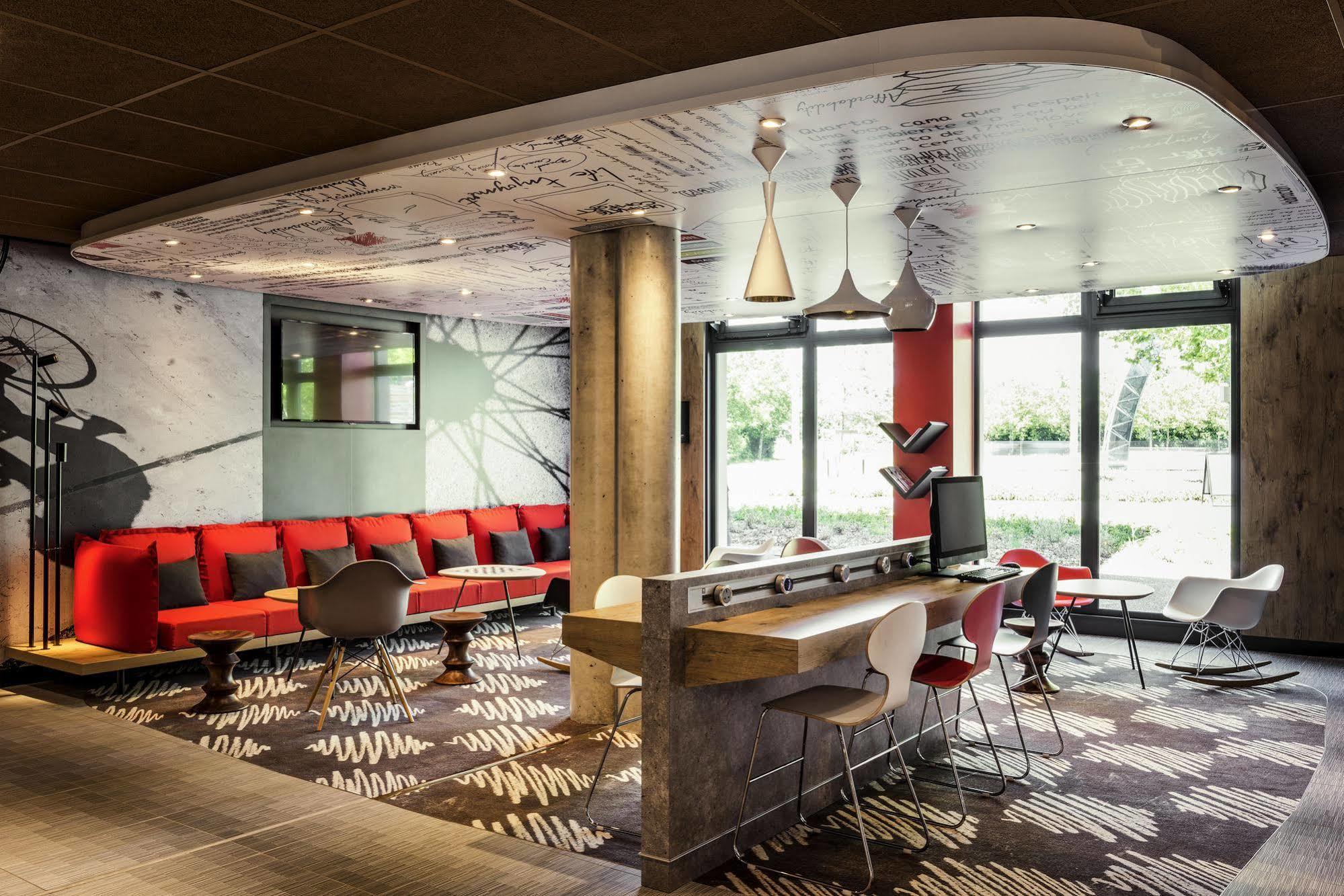 Ibis Saint Quentin En Yvelines - Velodrome Hotel Montigny-le-Bretonneux Exterior photo